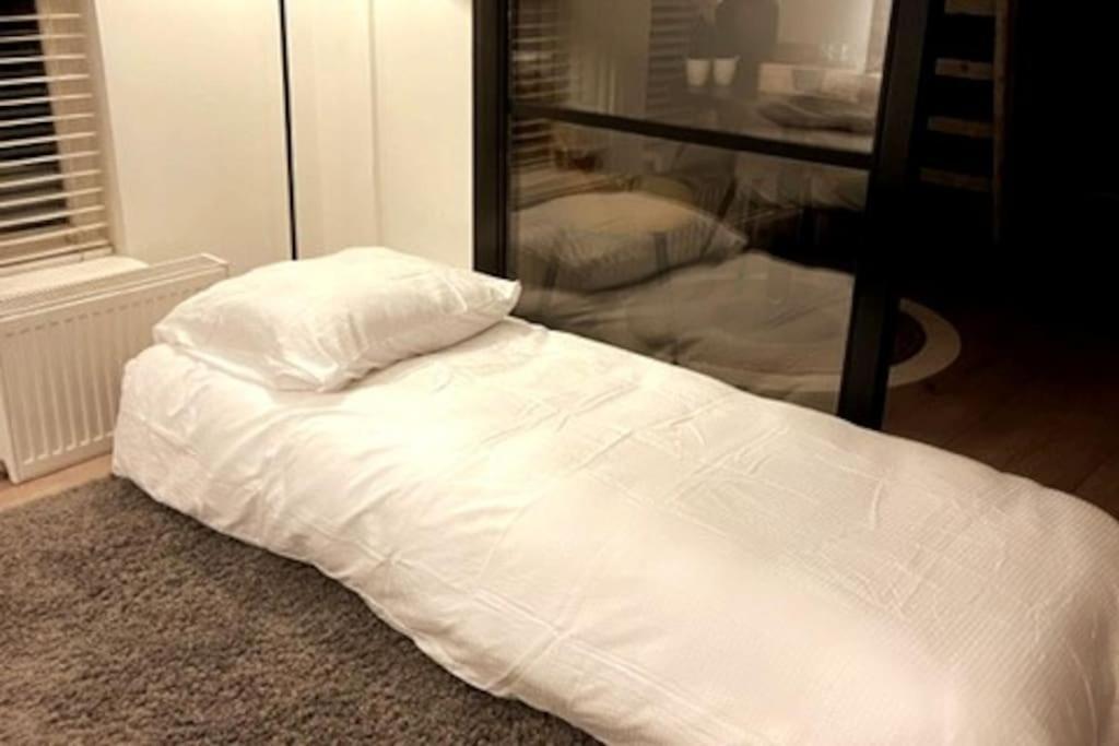 Gezellige Knusse Studio Met Bubbelbad Huizen Extérieur photo