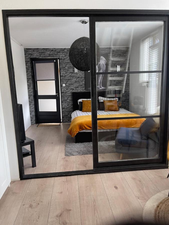 Gezellige Knusse Studio Met Bubbelbad Huizen Extérieur photo